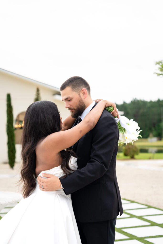 bride-and-groom-outdoor-portrait-chateau-1800