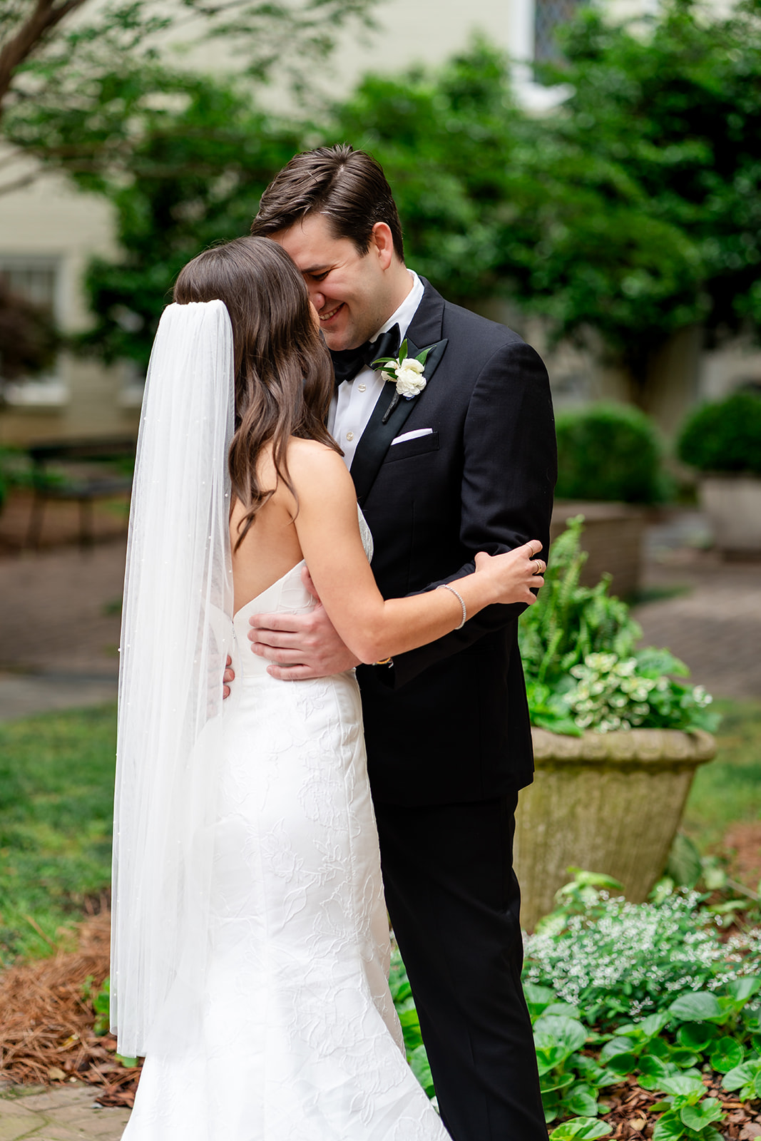Bride and Groom in an outdoor wedding venue in Georgia 