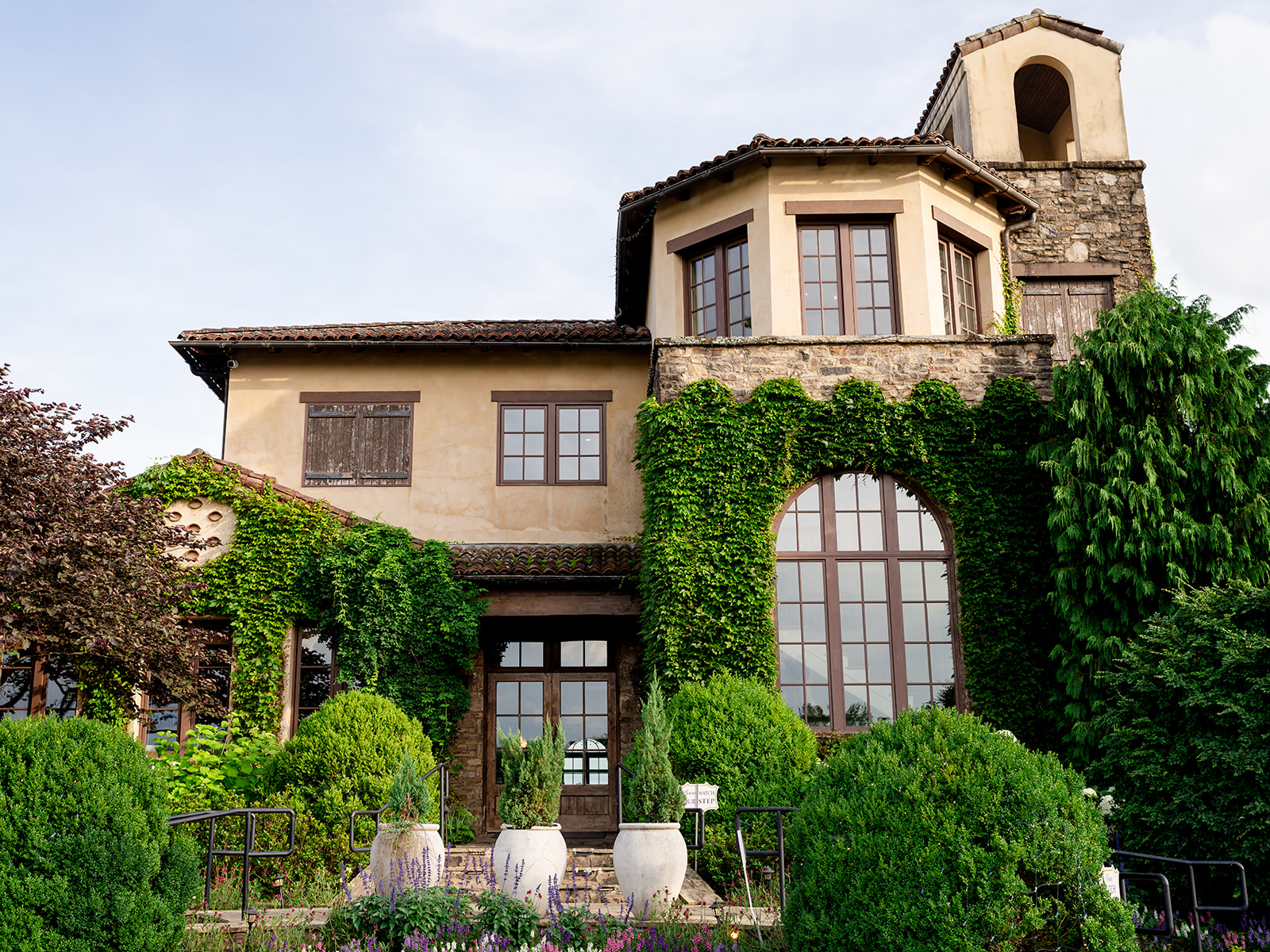 Beautiful garden wedding venue in Georgia with greenery cascading over the venue
