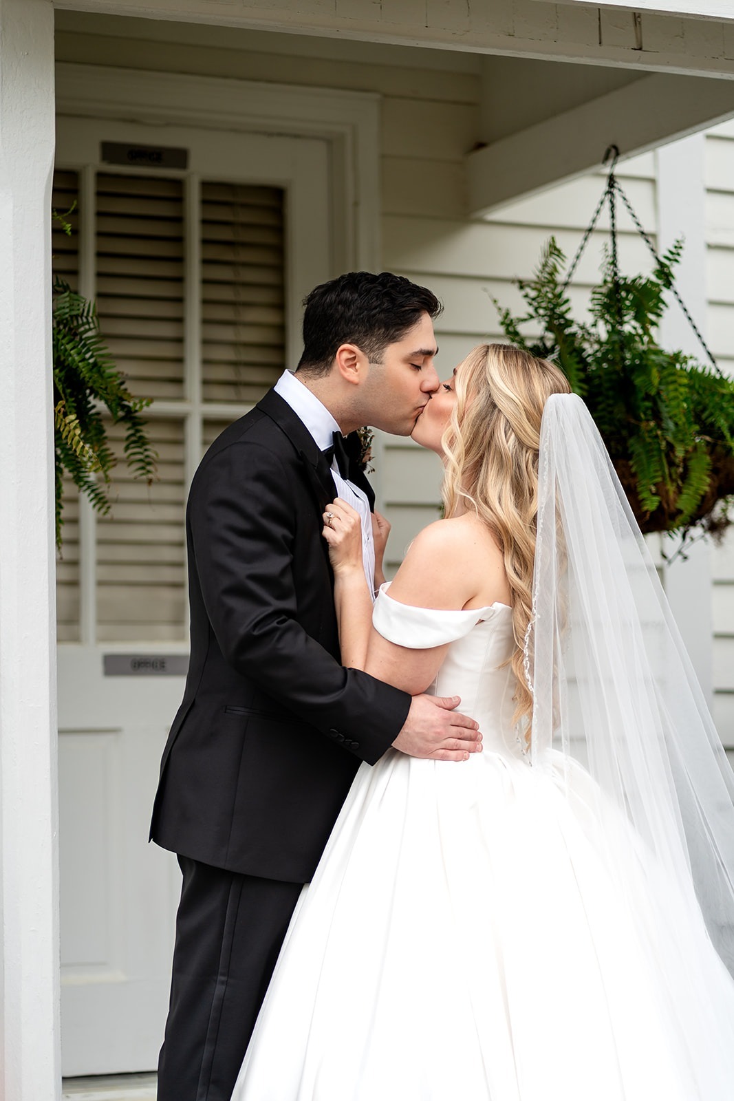 a bride and groom kissing at 173 Carlyle House, an indoor wedding venues in Georgia