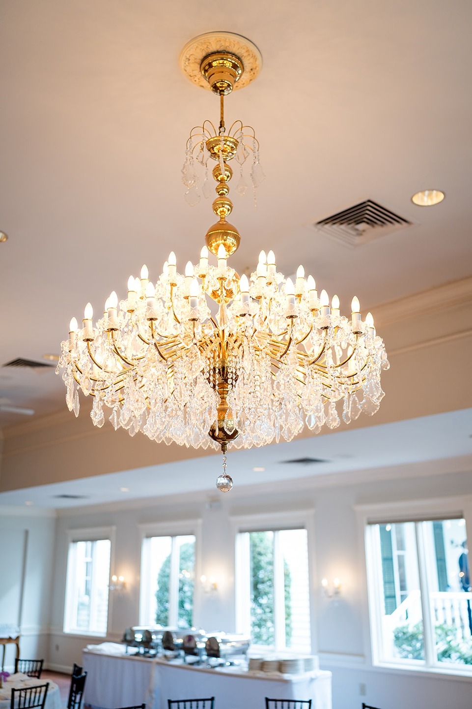 the chandelier at 173 Carlyle House, an indoor wedding venues in north Georgia